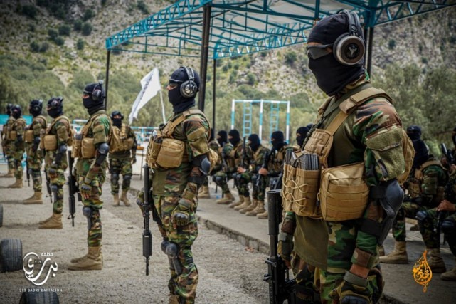 塔利班发布特种兵照片穿美军装备仿举旗被指嘲笑美国