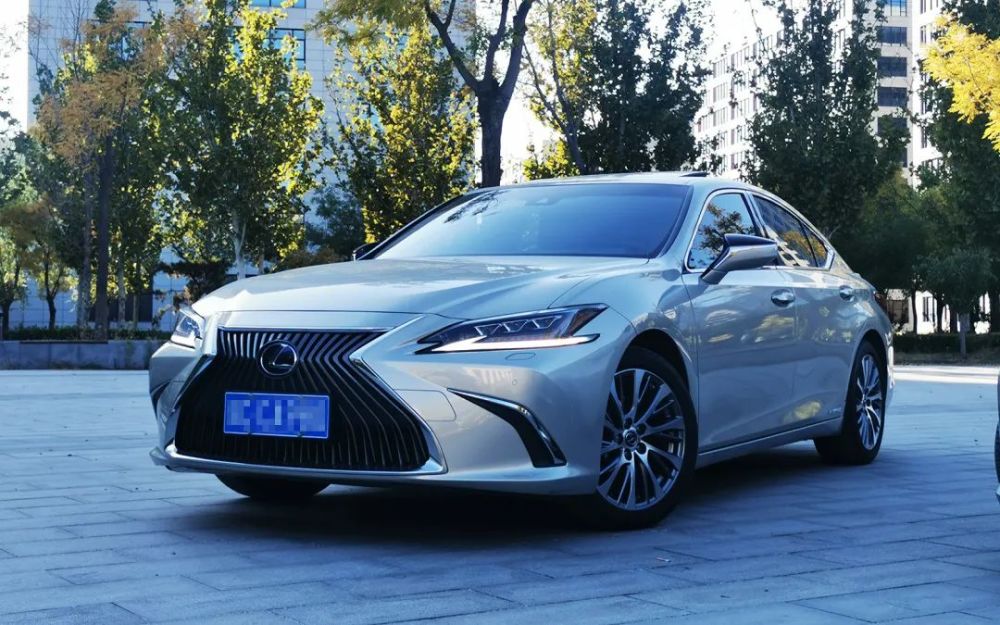 养一辆雷克萨斯ES一年大概要多少钱?