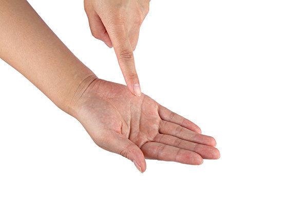 老中医一绝:按压这根手指,降服29种疾病!太神奇了!_腾讯新闻