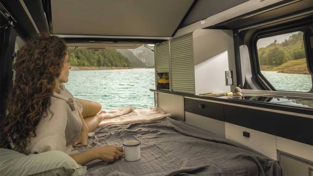 子弹说车丨车顶观日出车外能洗澡雷诺推两款新型房车