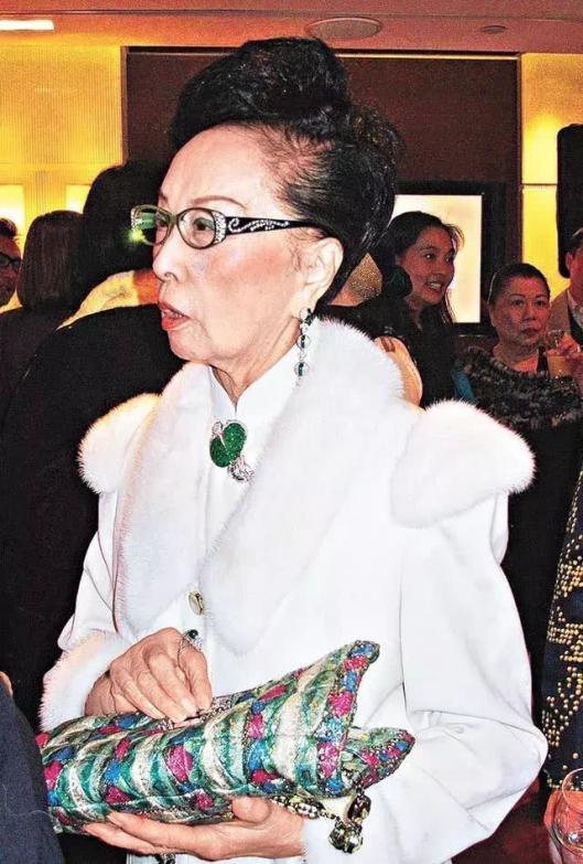 坐拥无数翡翠的香港第一富婆,你知道是谁吗?