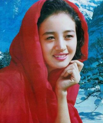 国家一级演员伍宇娟艳压同班巩俐婚姻失败被儿子叫了8年姨妈