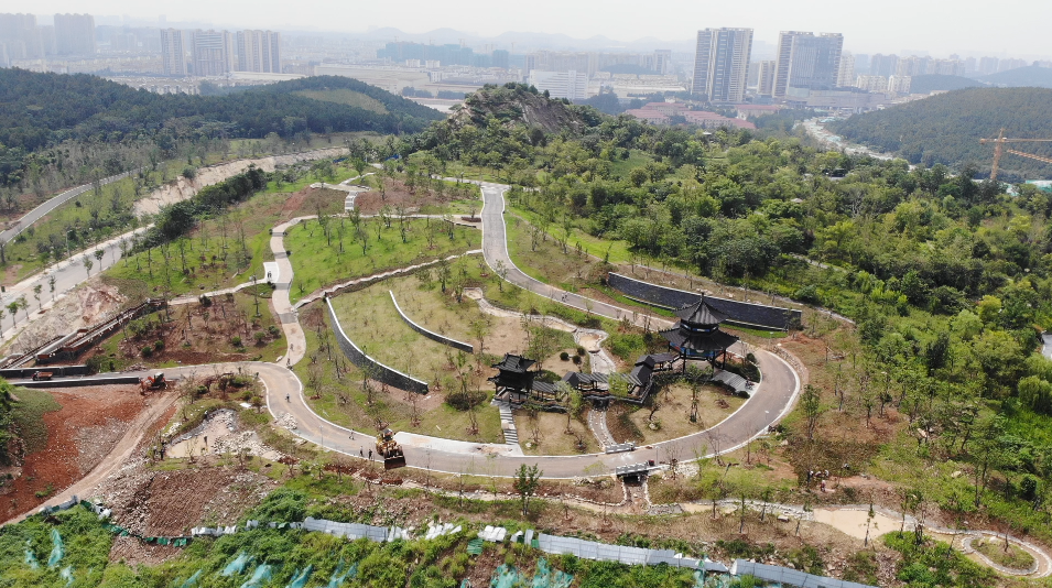 梅花塢位於五山公園一期的東側,屬於金陵山周邊區域,規劃總佔地面積17