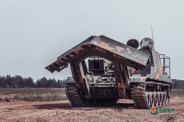 攻防兼备工兵分队破障设障演练火力全开