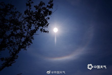 新疆天空出现巨型眼睛图片