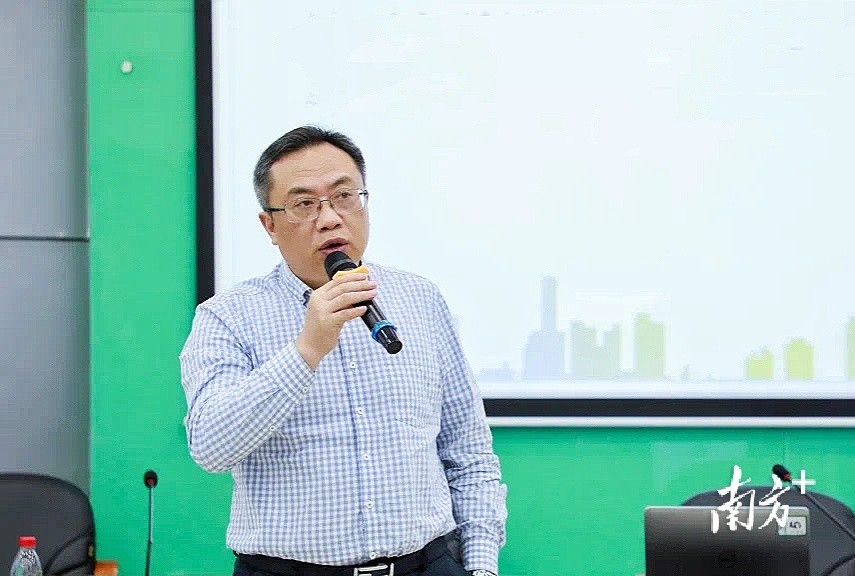 梁明任南外集团总校长兼南外高级中学校长