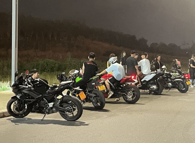 郑州市民投诉北三环夜间摩托车扰民严重回应车速较快无法拦截