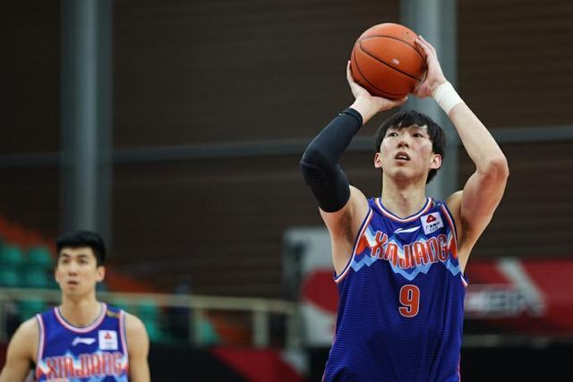 cba 新疆男篮更新注册18人：一群新兵蛋？难怪周琦拒绝留队了