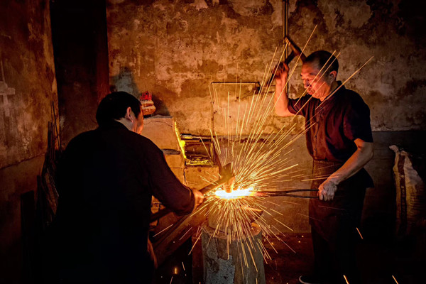 艺匠范志华的铸剑人生_腾讯新闻