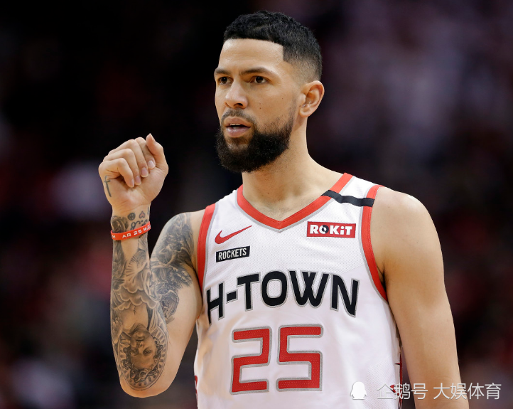 休赛期 人生赢家！小里弗斯求婚成功，走入人生新阶段，还在NBA打球