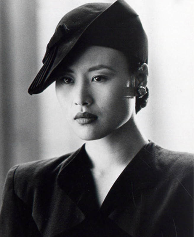 20岁就火到国外,她却嫁二婚老外当后妈,努力多年生不出孩子