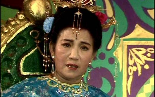 赵丽蓉客串过电视剧《西游记》中的车迟国王后,也主演过电影《过年》