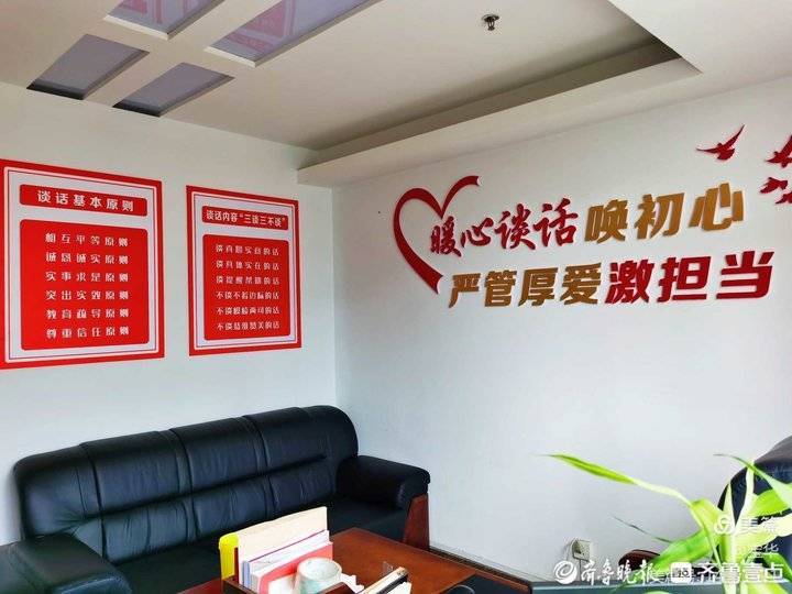 比如,在谈心谈话时,主要领导同班子其他成员谈,分管领导同分管科室