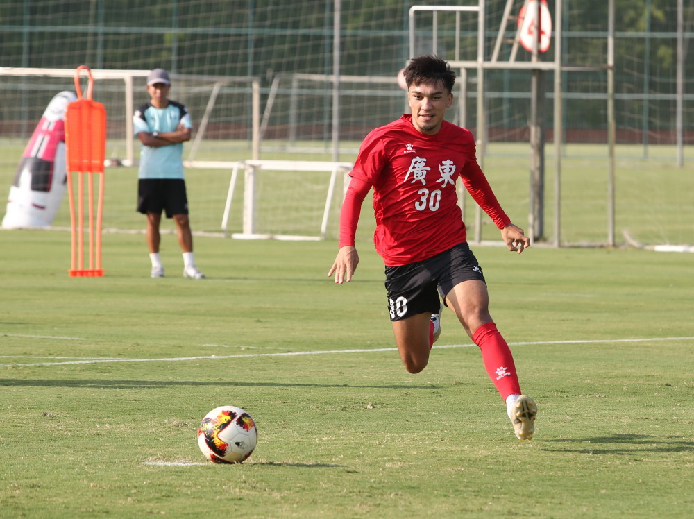 预赛中,帕尔曼江是广东队的第一射手.