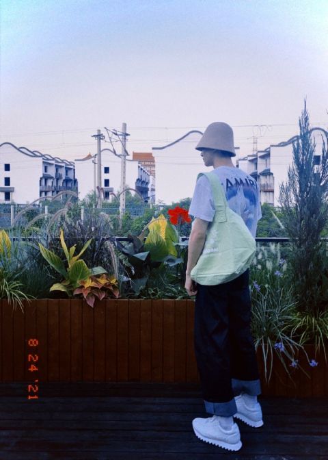 挡不住的帅气白敬亭胶片背影写真氛围感十足