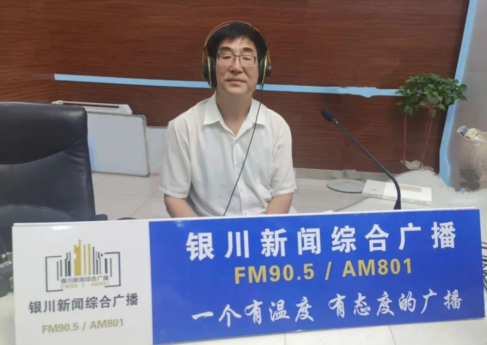 "本期书海有声节目邀请到宁夏诗人李耀斌和我们共读他的散文诗集