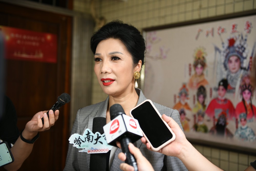 戏曲音乐剧《妈祖》主演苏春梅接受媒体采访许建梅摄总导演高志森表示