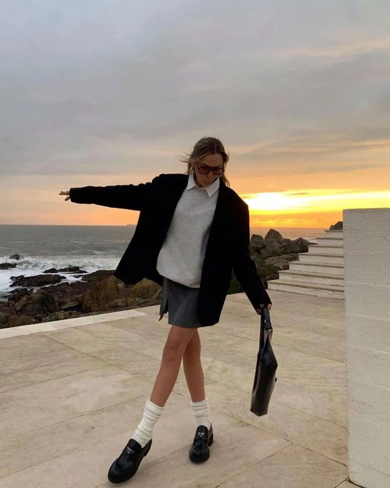 今年的乐福鞋配双袜子才时髦