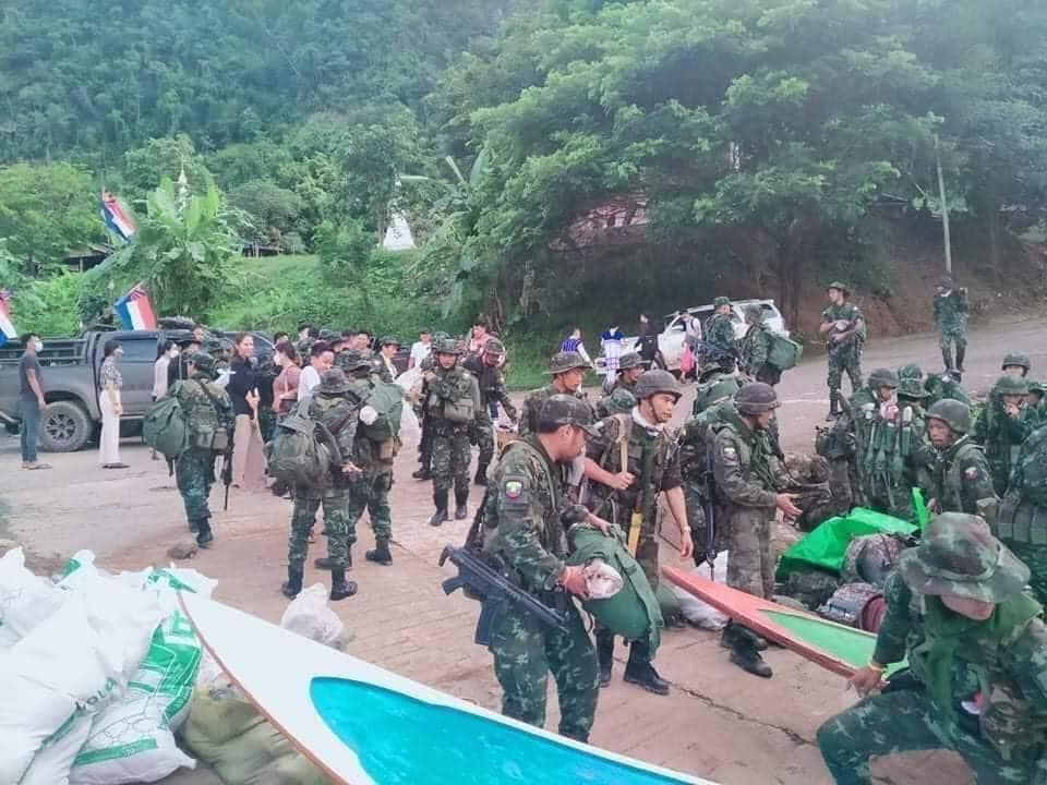 夜間,克倫邊防營(bgf)渡過薩爾溫江企圖進入克倫民族解放軍5旅控制區