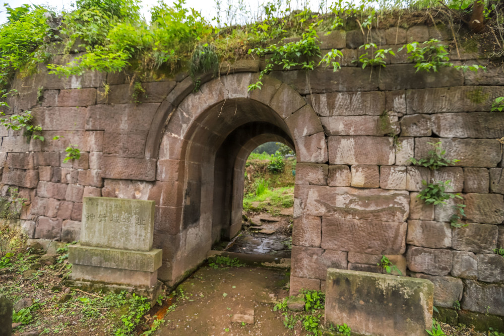 四川泸州旅游必打卡,长江边的宋代城堡,城内美如世外桃源_腾讯新闻