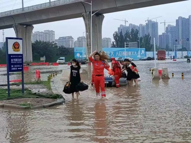 点赞平顶山市义工联蓝天救援队李迎旭入选河南省防汛救灾身边好人