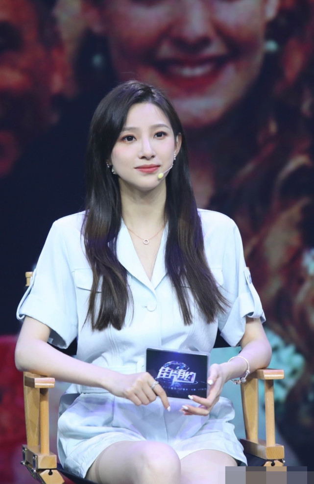 央视女主持马凡舒,在女团也得是顶级门面的水准吧?