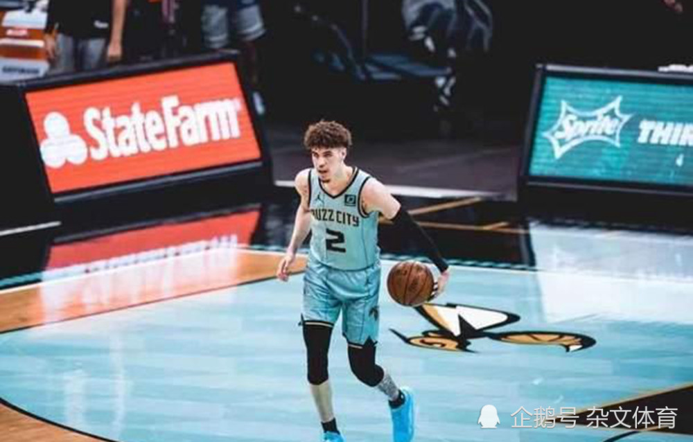 约基奇 年龄不是问题！三球在NBA开启姐弟恋模式，自信自己超越保罗