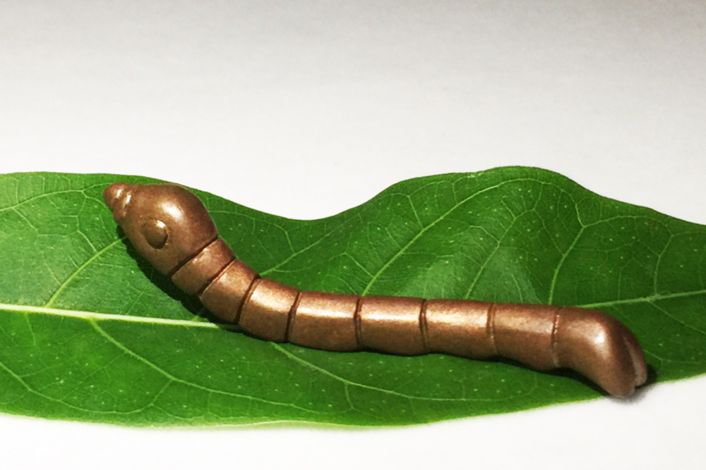 1985年,陕西农民无偿上交鎏金蚕,如今被国家认定为一级文物