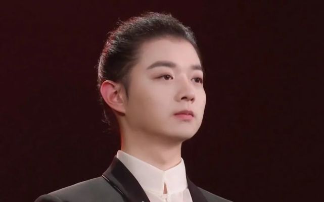 8月14日,霍尊发文告别演艺工作