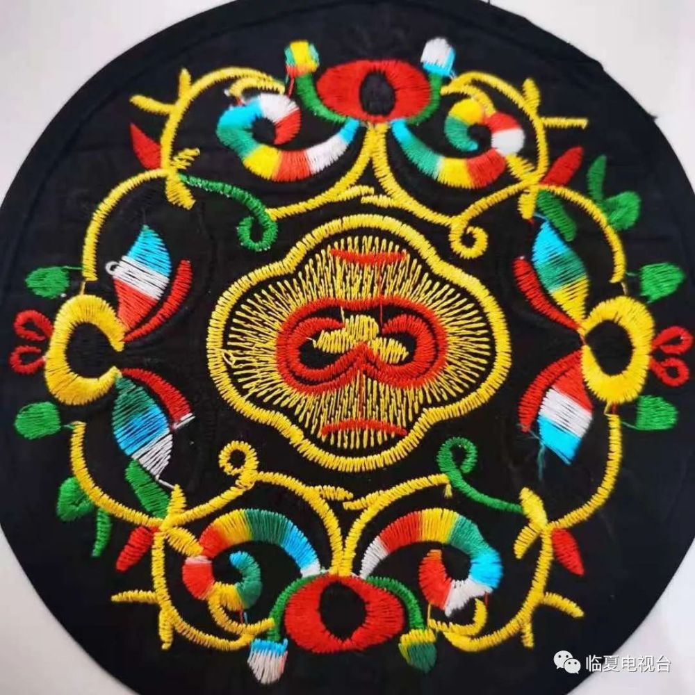 东乡绣娘马阿西也:十指春风绣"新生"_腾讯新闻