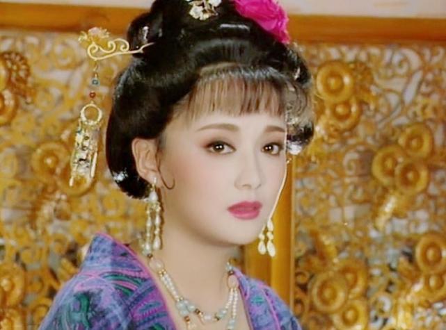 女明星们美目盼兮的秘密可能只是因为多了一条全包眼线
