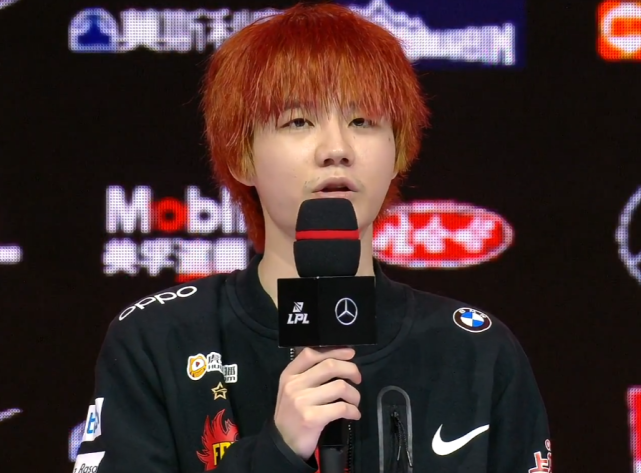 lpl选手界的托尼老师:刘青松发型频繁更换!这颜值不出道可惜