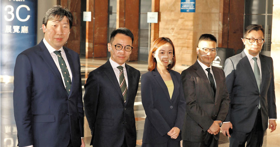 香港律师会前理事,全国人大代表陈晓峰也感叹道:东方明珠光芒现,重