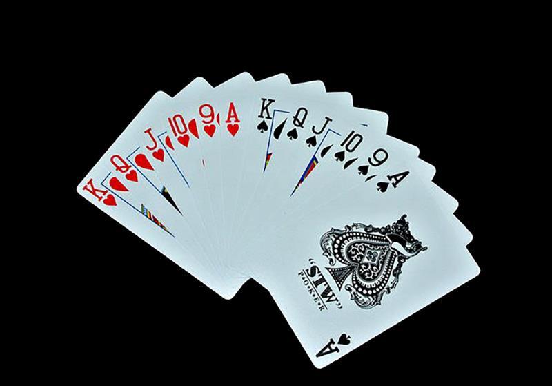 (3)扑克牌的四种花色,黑桃,红桃,梅花和方块,分别代表春夏秋冬四个