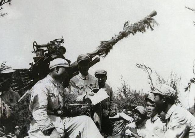 为何第34军的军长没有军衔,政委却是中将,原来是军长身份特殊