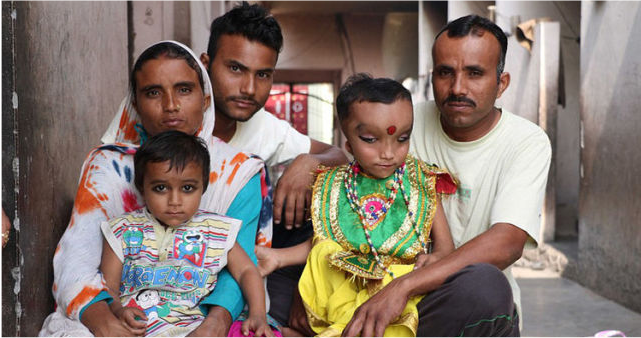 印度6岁男孩被称"象头神"转世,连父母都跪拜,网友:这娃毁了