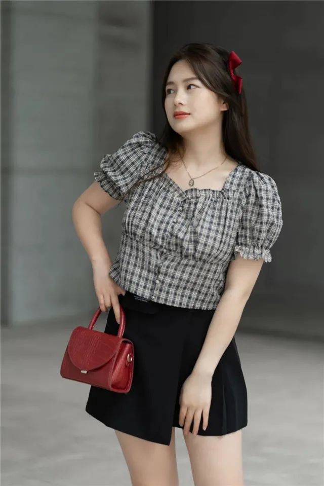 可能很多微胖身材的姐妹都十分担心在夏天会暴露自己的身材问题,但