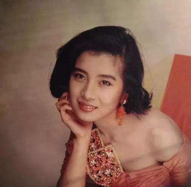 还记得青青河边草吗岳翎一个倔强女孩的前世今生