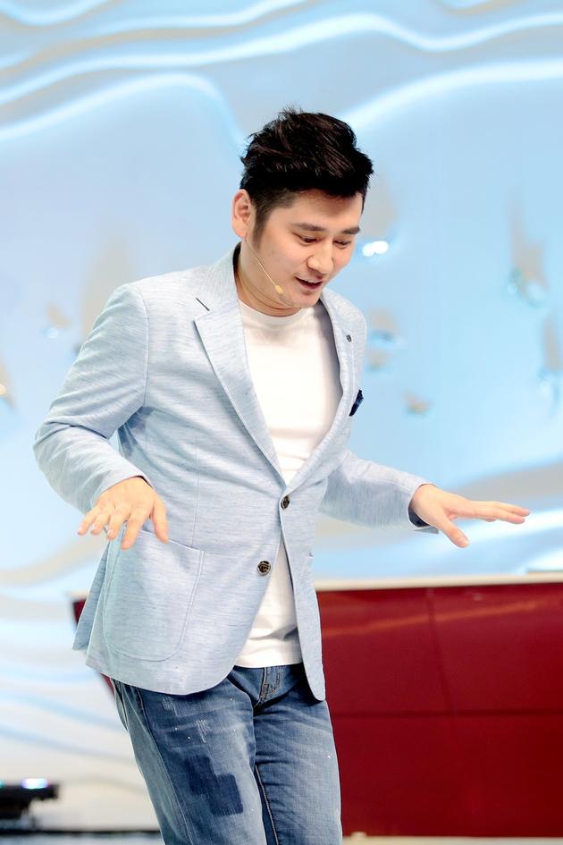 不过在节目录完之后,钱枫居然主动加了她的微信