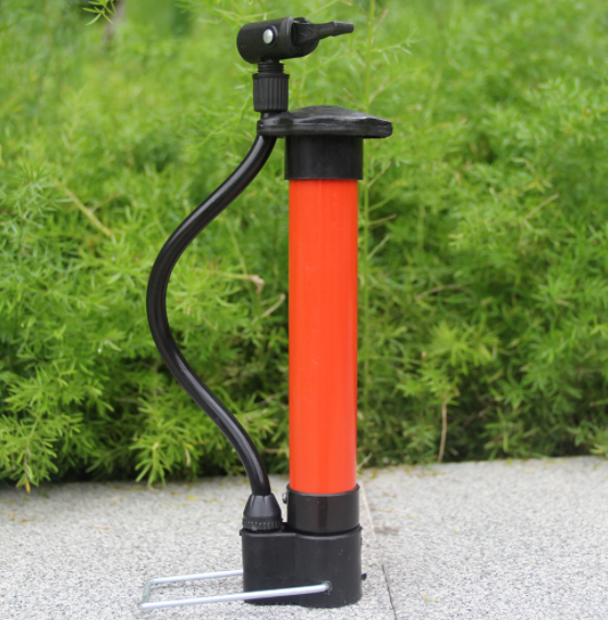 用打气筒给汽车轮胎打气?怕不是智商该充值了吧