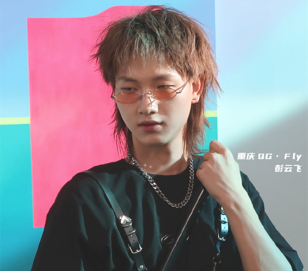 王者荣耀:主播bule内涵qg当场被逮住,中单就是qg队员,两人尬住了