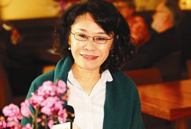 张海迪:5岁患病截瘫,却因充满阳光的文字走到人前,现状如何?