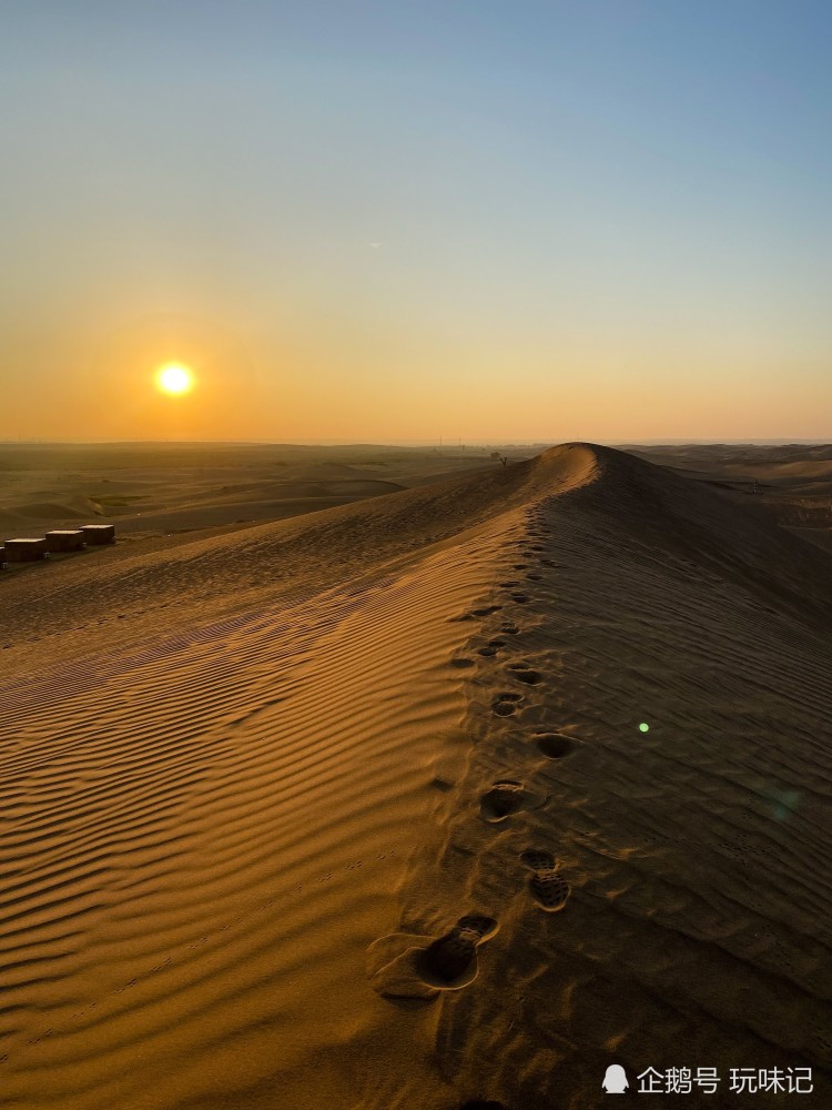 在沙坡头游玩去腾格里撒野
