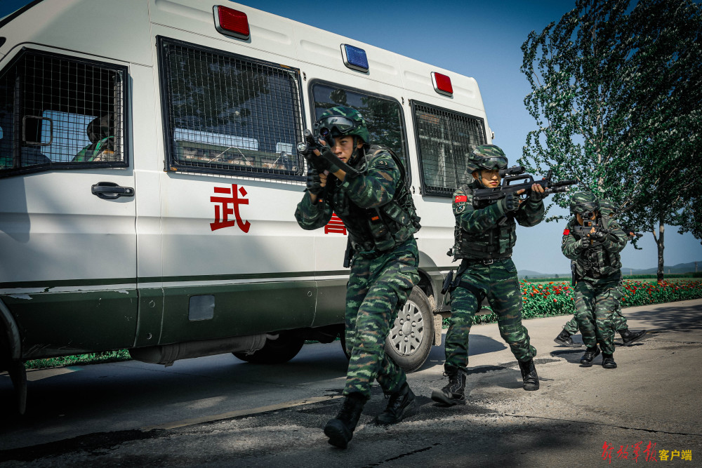 直击武警黑龙江总队执勤支队实兵战术演练_腾讯新闻