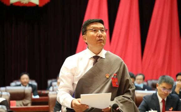 玉树州第十四届人民代表大会第一次会议胜利开幕 索南丹增作政府工作