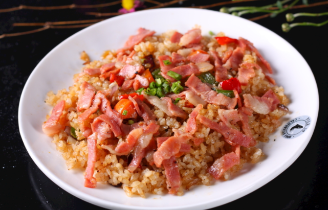 米饭的n种做法—第224课:培根鸡蛋炒饭