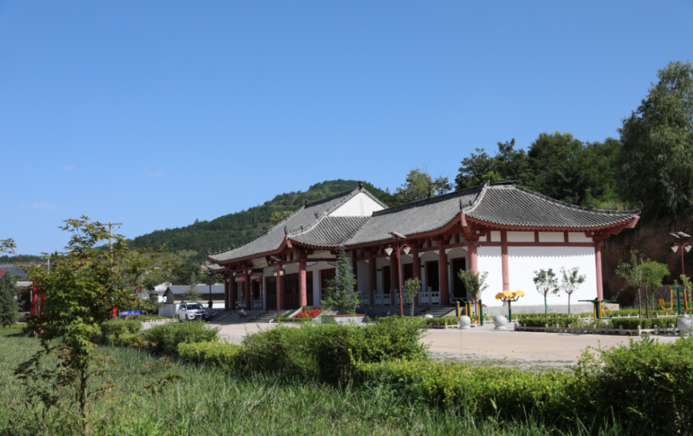 密康公墓,三女峰墓冢,七家嶺文化遺址等商周文化遺址群和大華溝自然