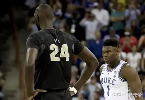 身高2米26臂展2米49巨人中锋被人遗忘75秒能送4记盖帽厉害