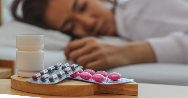 "安眠药自杀"没有痛苦?吞下100片安眠药后,你的身体会怎么样