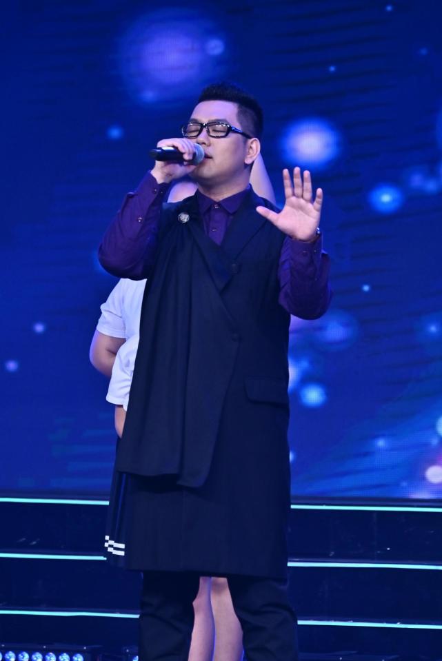 唱作人 刘溢华携全新单曲《一个音符的故事》再起热潮